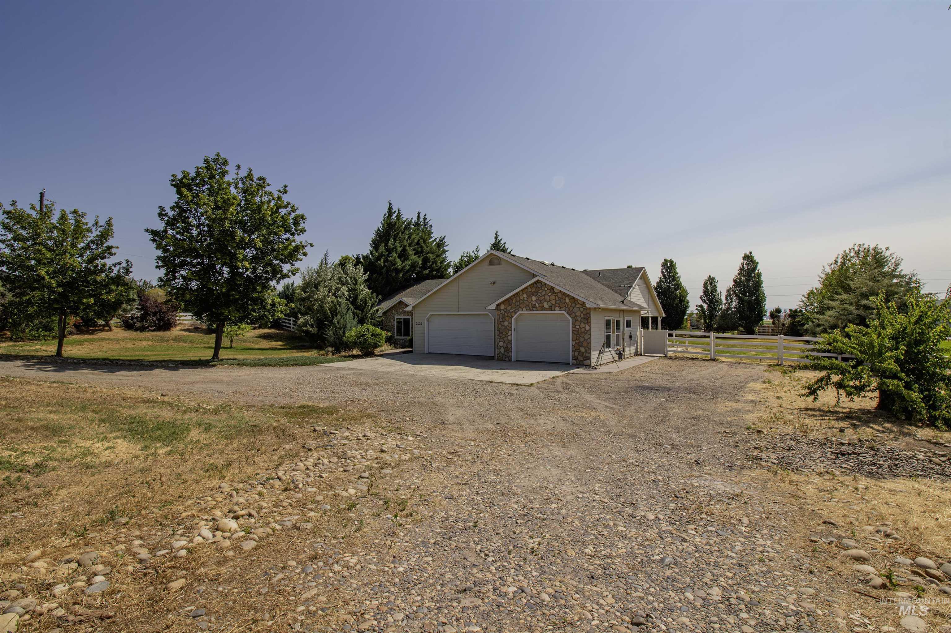 Property Photo: 2430 Sunset Drive OR 97914