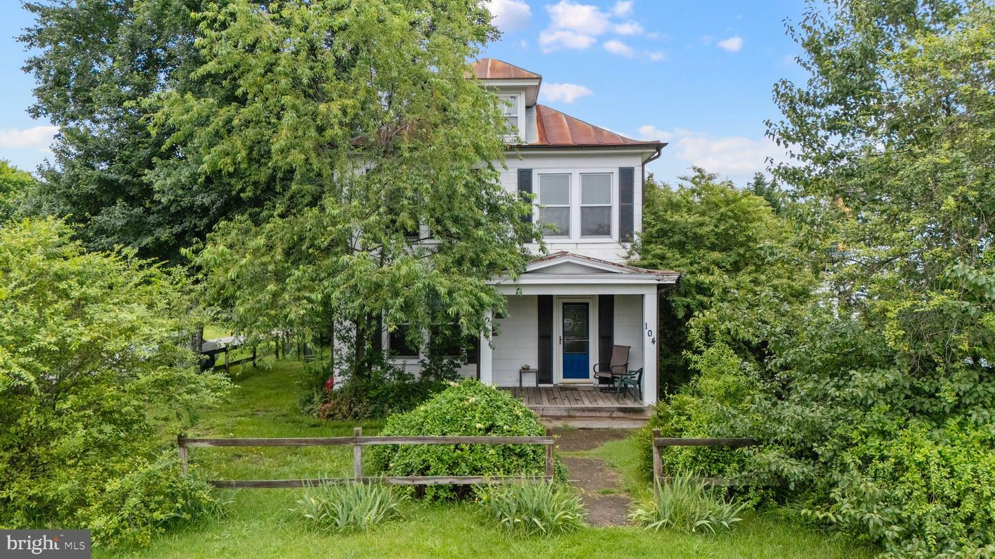 Property Photo: 104 East Fifth VA 23117