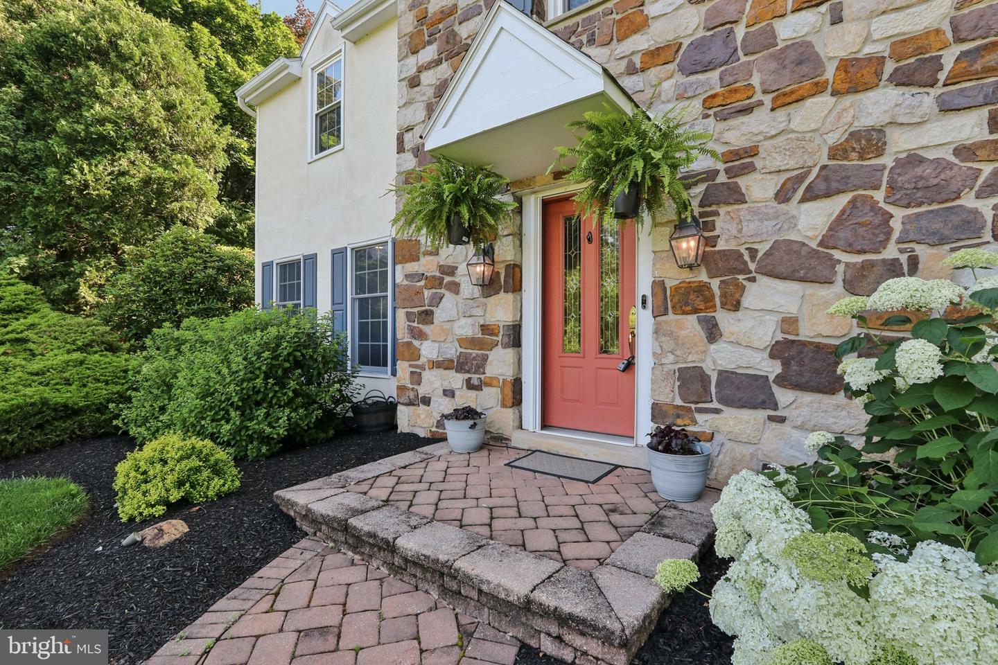 Property Photo: 1118 Dorset Drive PA 19382