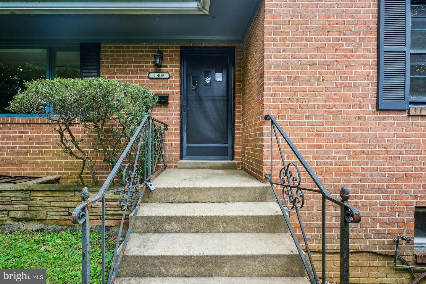 Property Photo: 1305 Woodside Parkway MD 20910