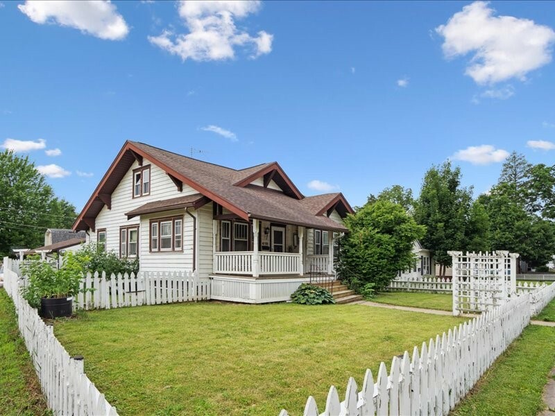 Property Photo: 419 21st Street NE IA 52402