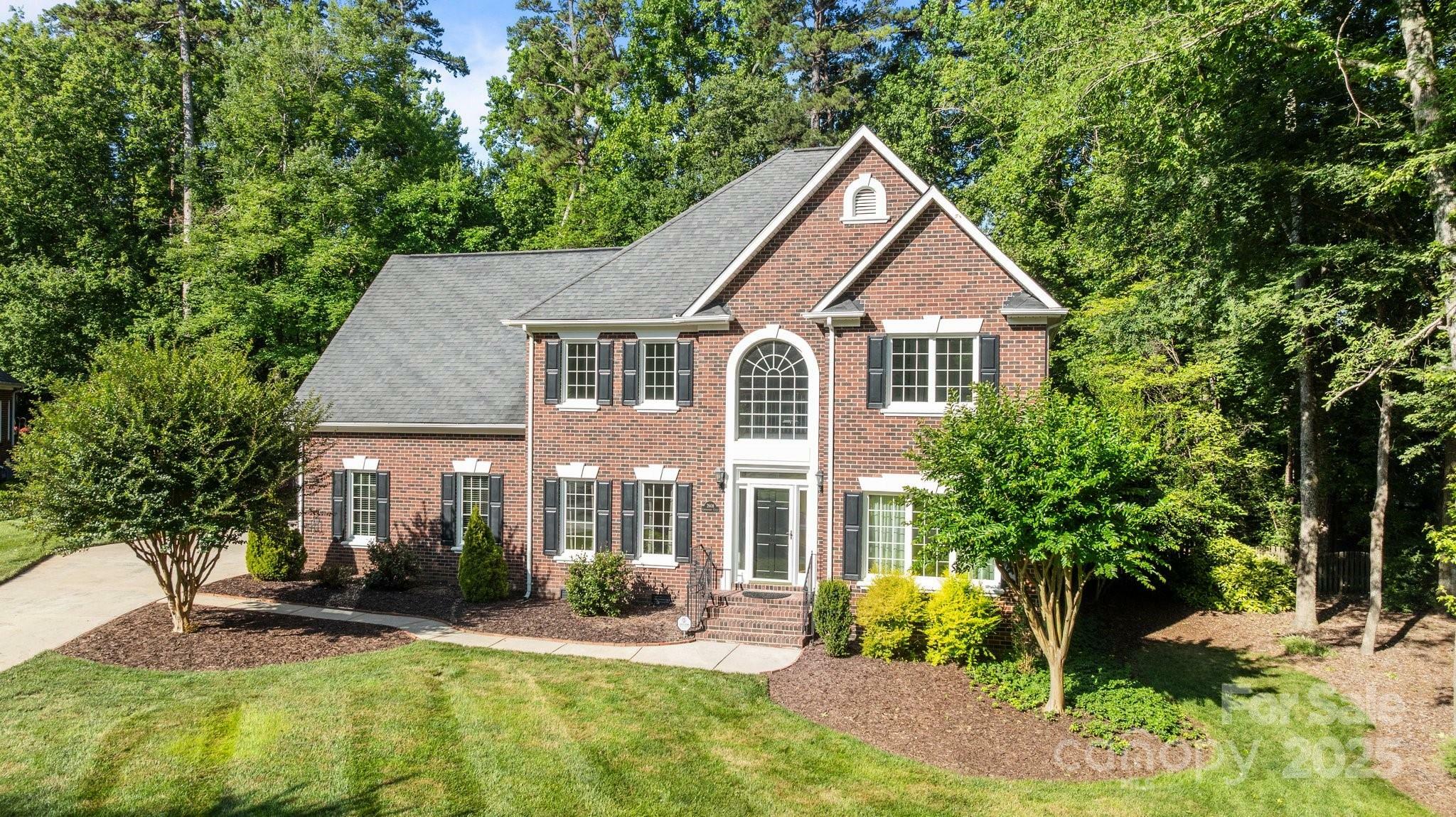 Property Photo: 2608 Carmarthen Court NC 28104