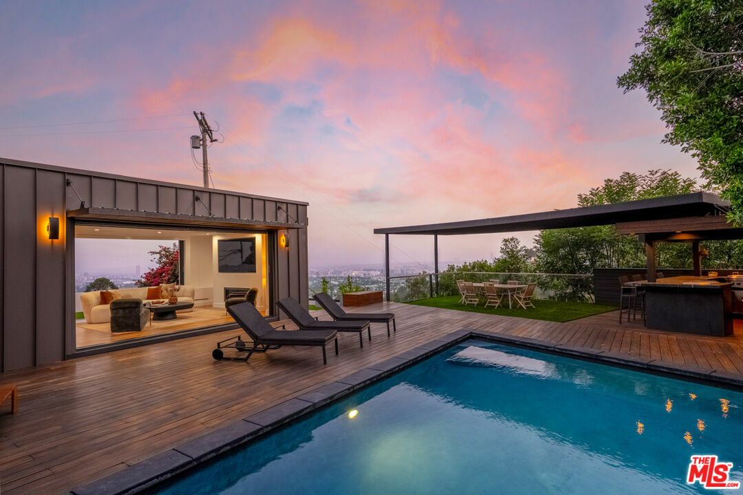8021 Floral Ave  Los Angeles CA 90046 photo