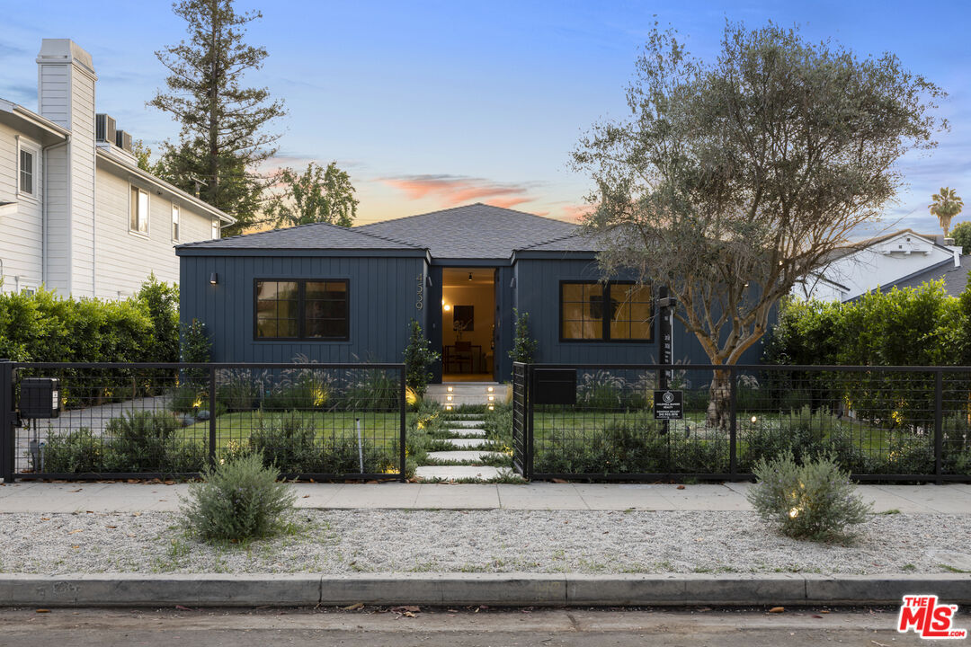 Property Photo:  4539 Atoll Ave  CA 91423 