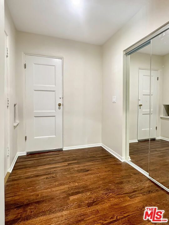 Property Photo: 170 N Orange Dr CA 90036