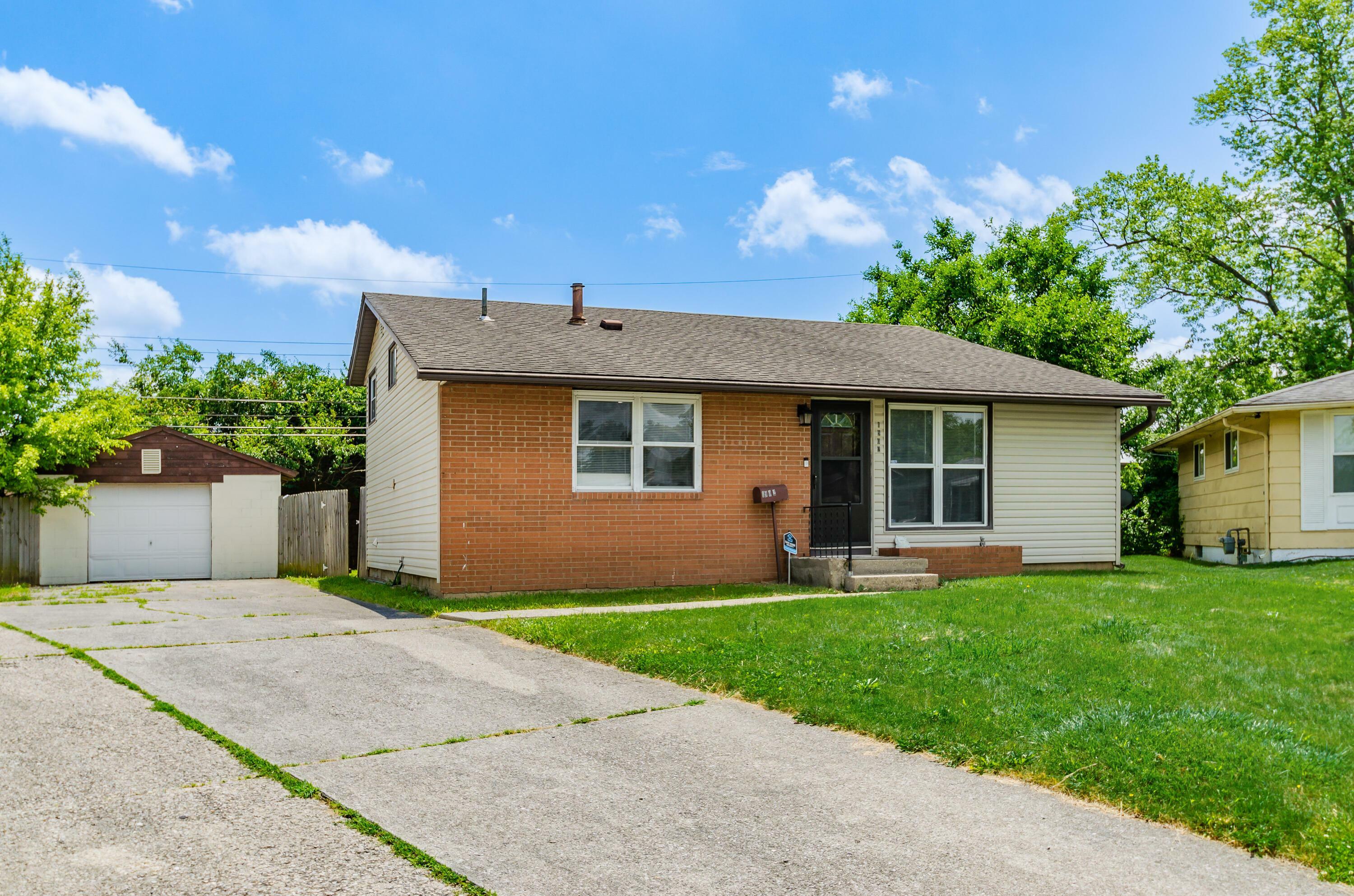 Property Photo: 1902 Binbrook Court OH 43227