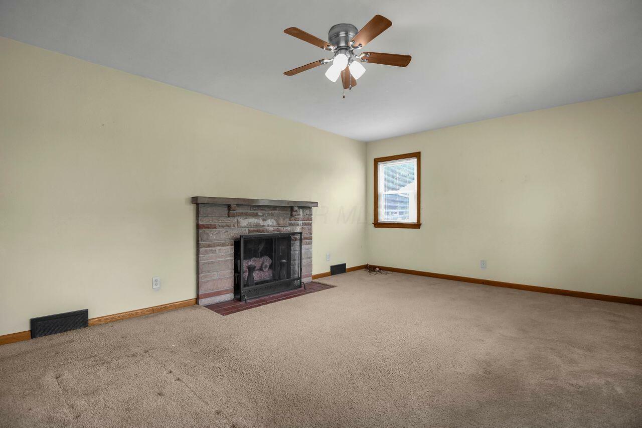 Property Photo: 824 Colonial Drive OH 43056
