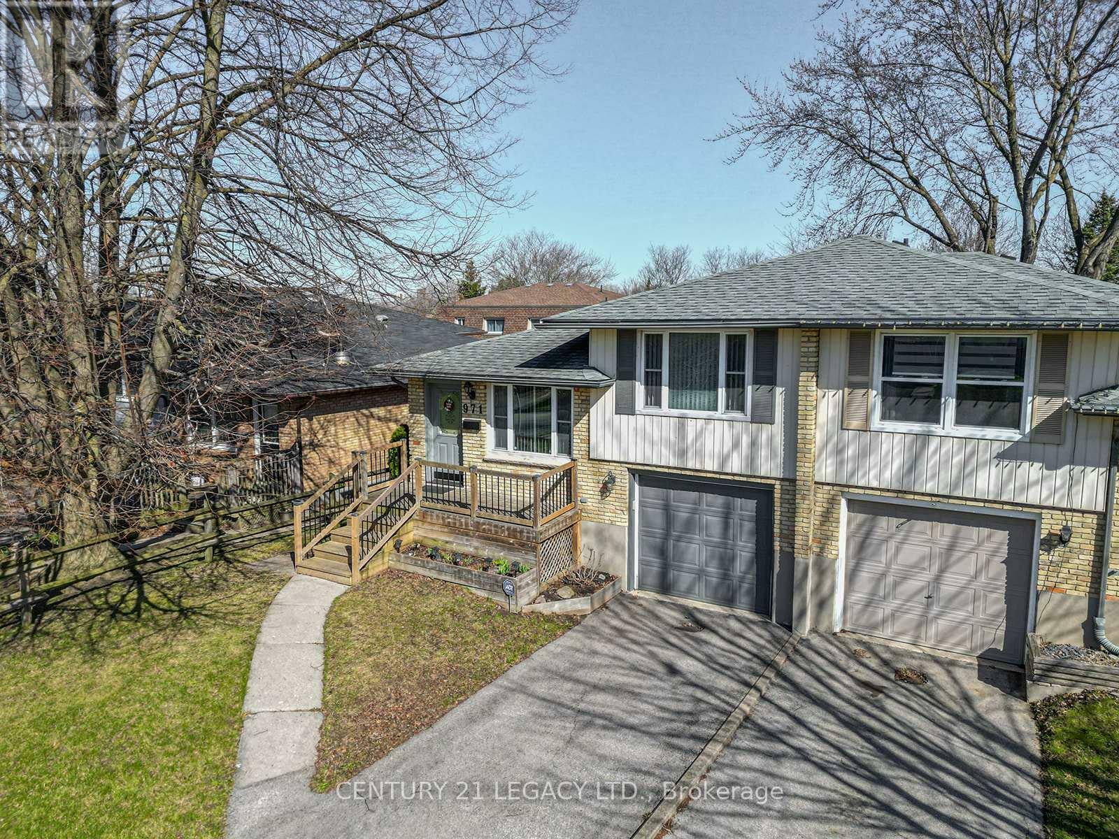 Property Photo: 971 Eagle Crescent ON N5Z 4K5