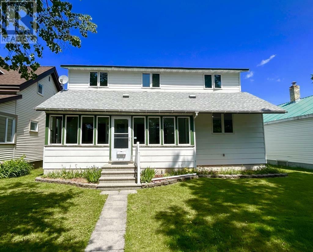 Property Photo: 418 Second Street E ON P9A 1N1