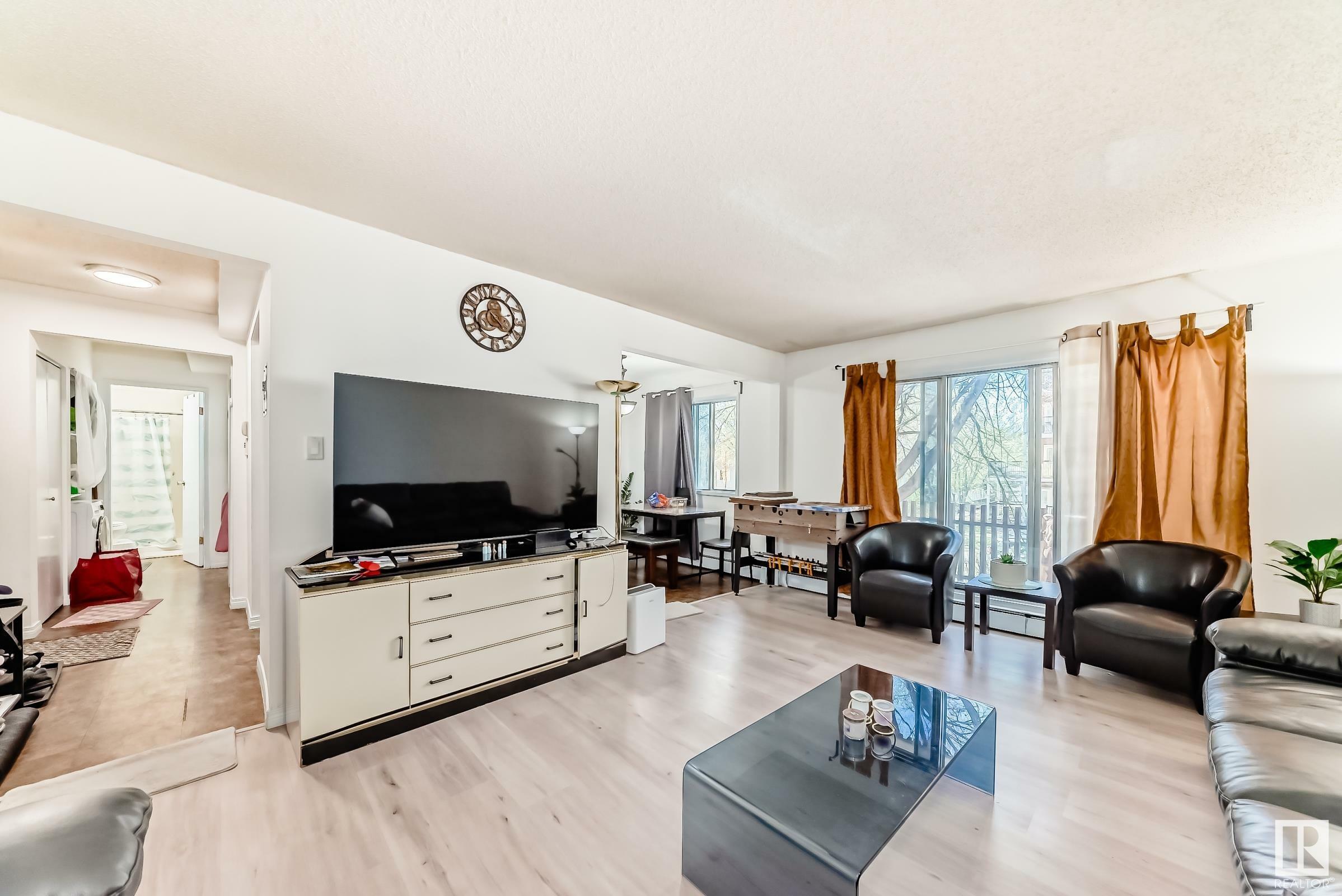 Photo de la propriété: 11907 81 Street NW 207 AB T5B 2S7