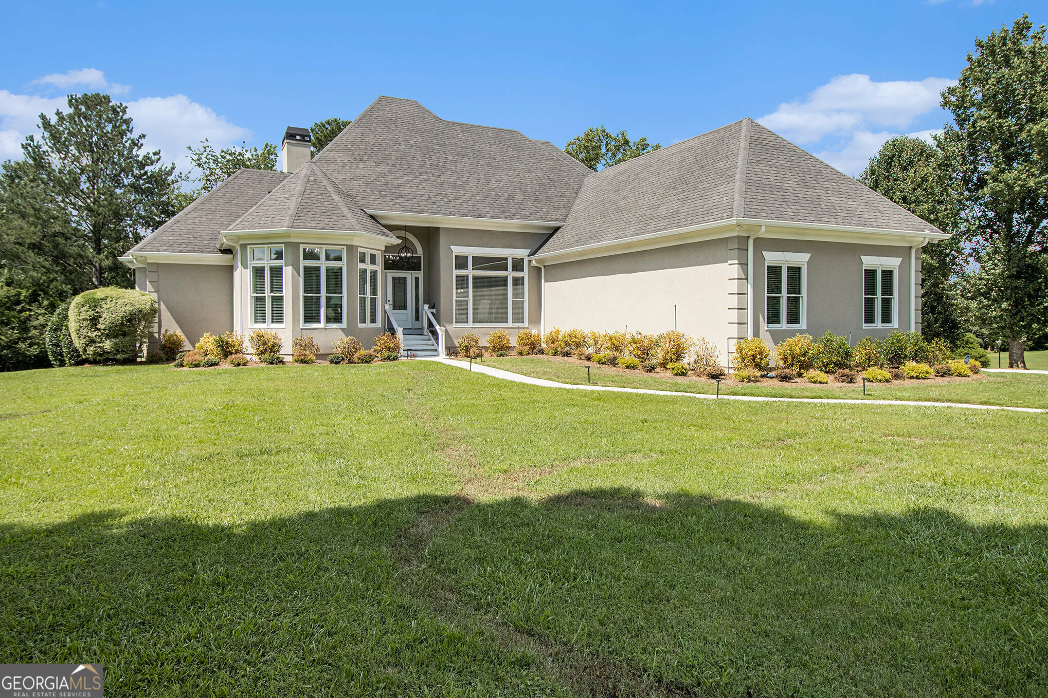 Property Photo: 5690 Rutland Trace GA 30058