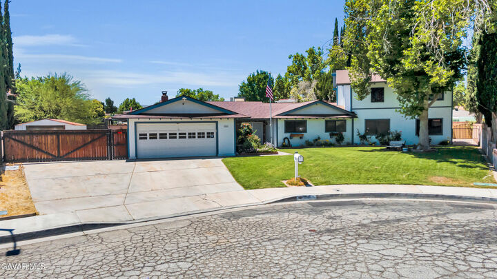 Property Photo:  2528 Key Court  CA 93536 