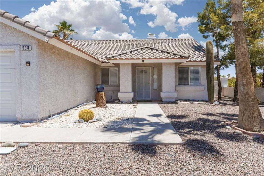 Property Photo: 998 Hunters Run Drive NV 89002