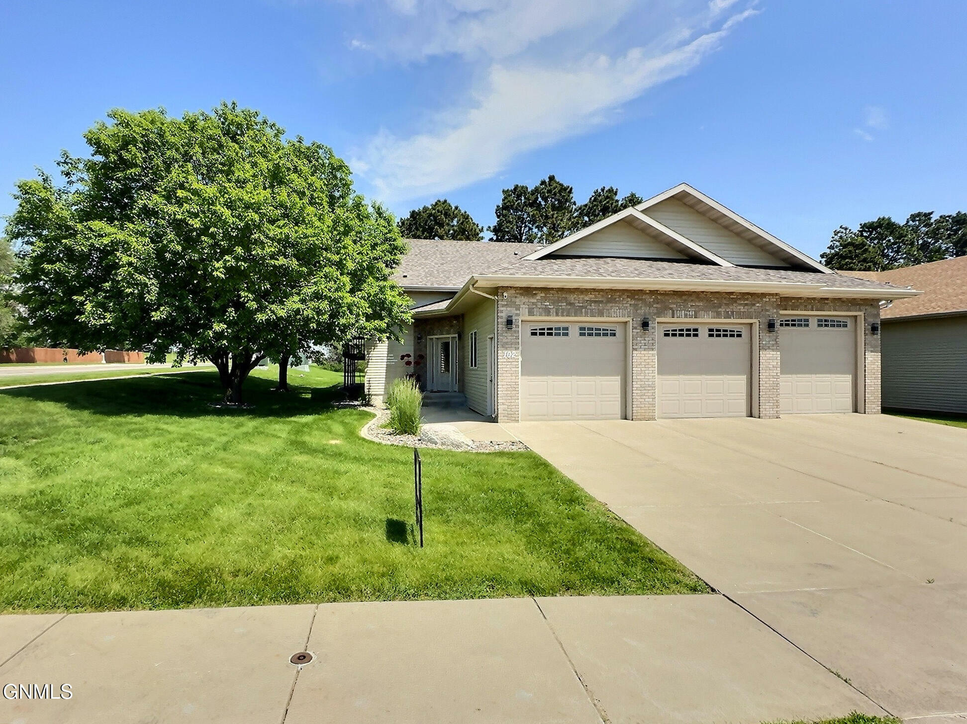 Property Photo:  102 E Edmonton Drive  ND 58503 
