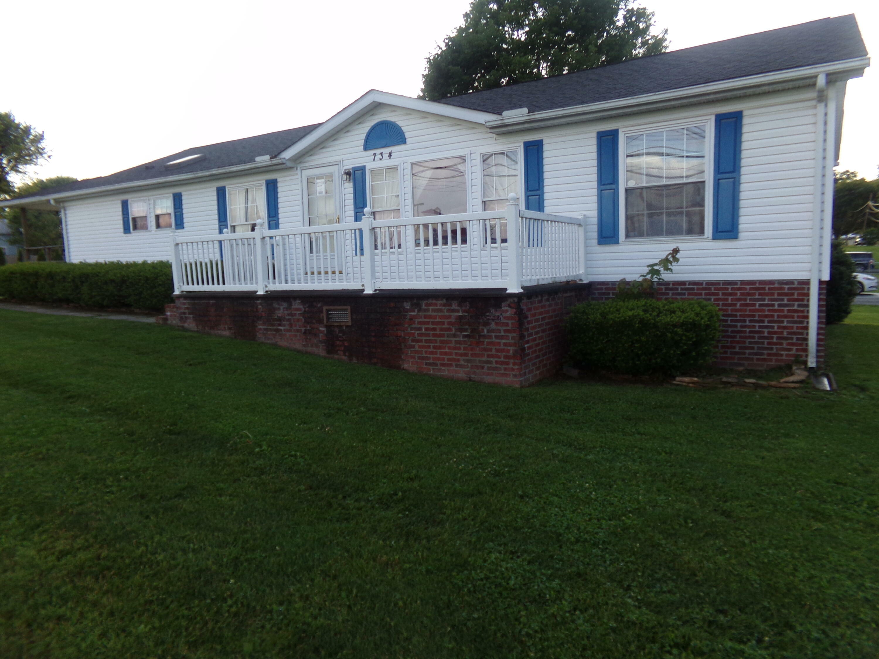 Property Photo: 734 Maplewood Ave WV 24901