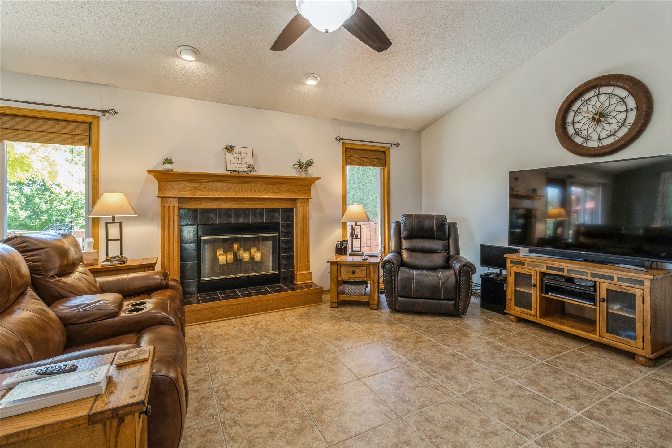 Property Photo: 5501 NW 93rd Street IA 50131