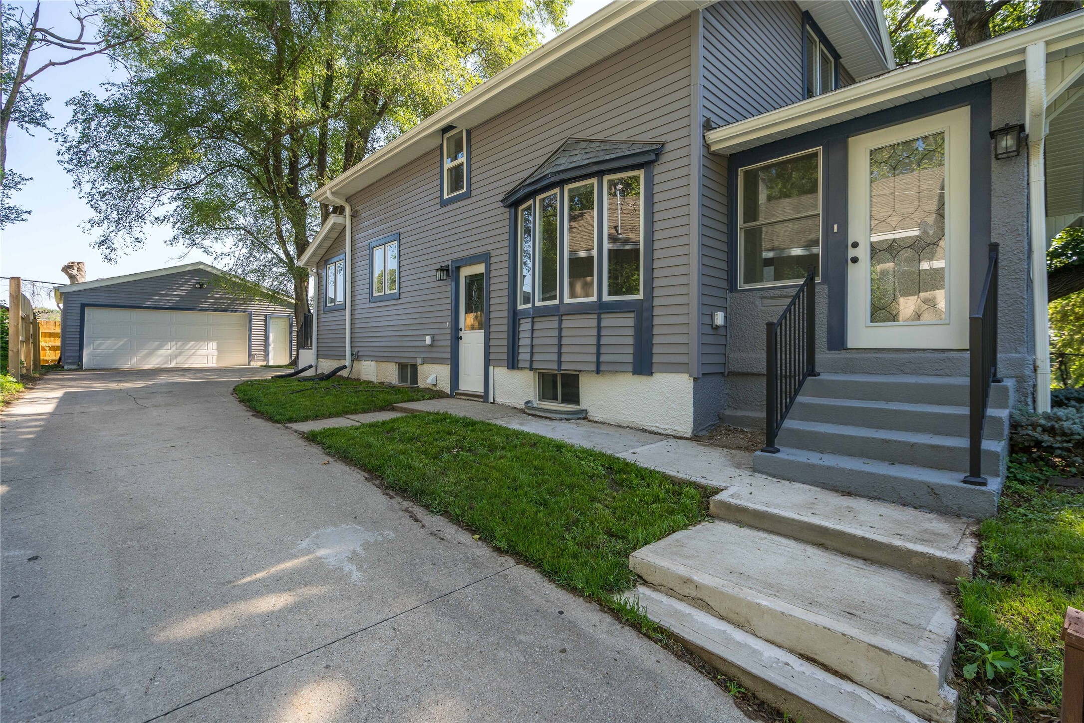 Property Photo: 2715 Center Street IA 50312