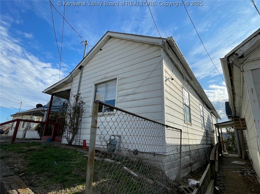 Property Photo: 1325 & 1327 Stuart Street WV 25302