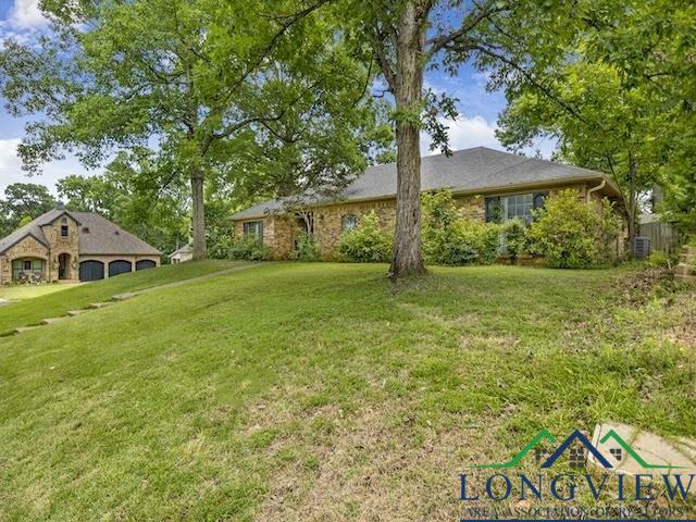 Property Photo: 1204 Marigold Ln TX 75604