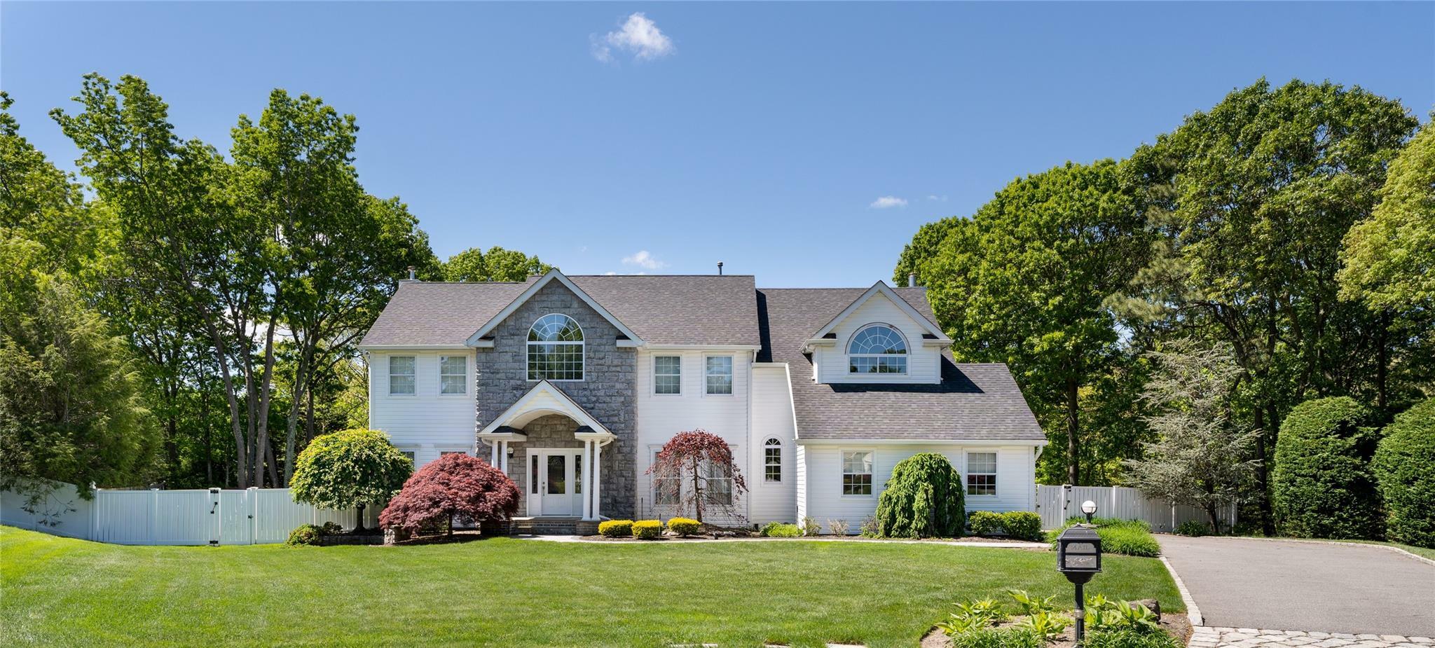8 Greenwich Court  Shoreham NY 11786 photo