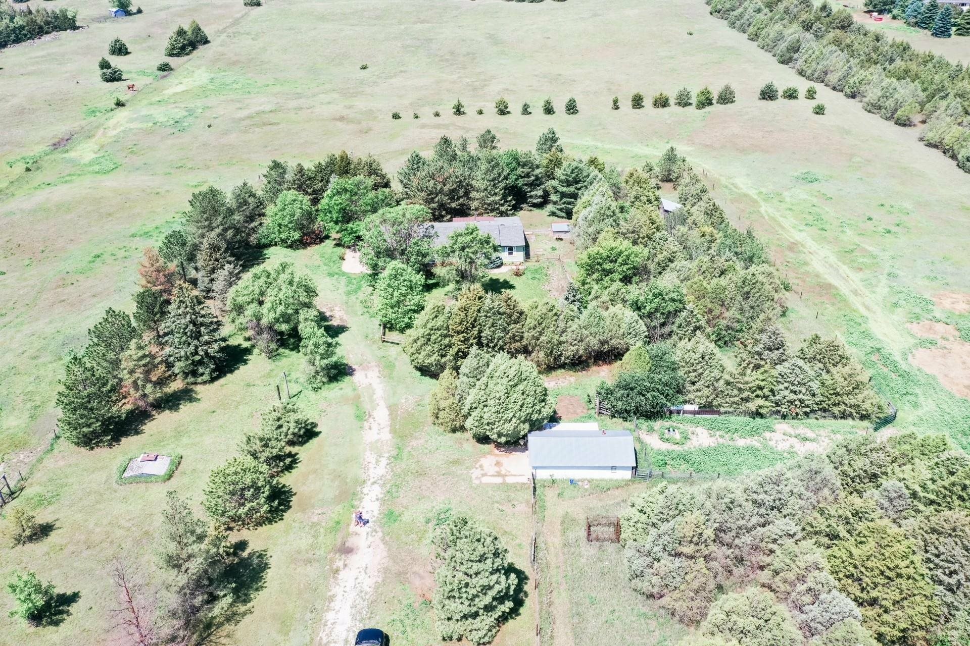 Property Photo: 10438 S Miller School NE 69101