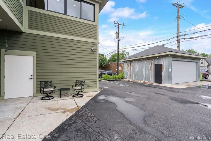 Property Photo: 426 W University Drive MI 48307 1938