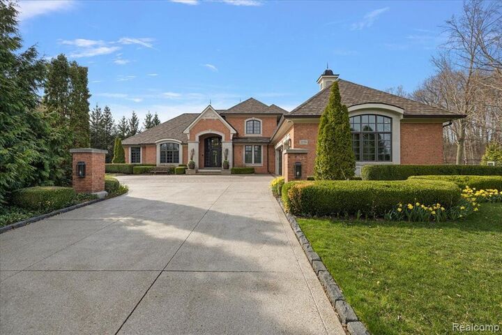 2779 Turtle Lake Drive  Bloomfield Hills MI 48302 0767 photo