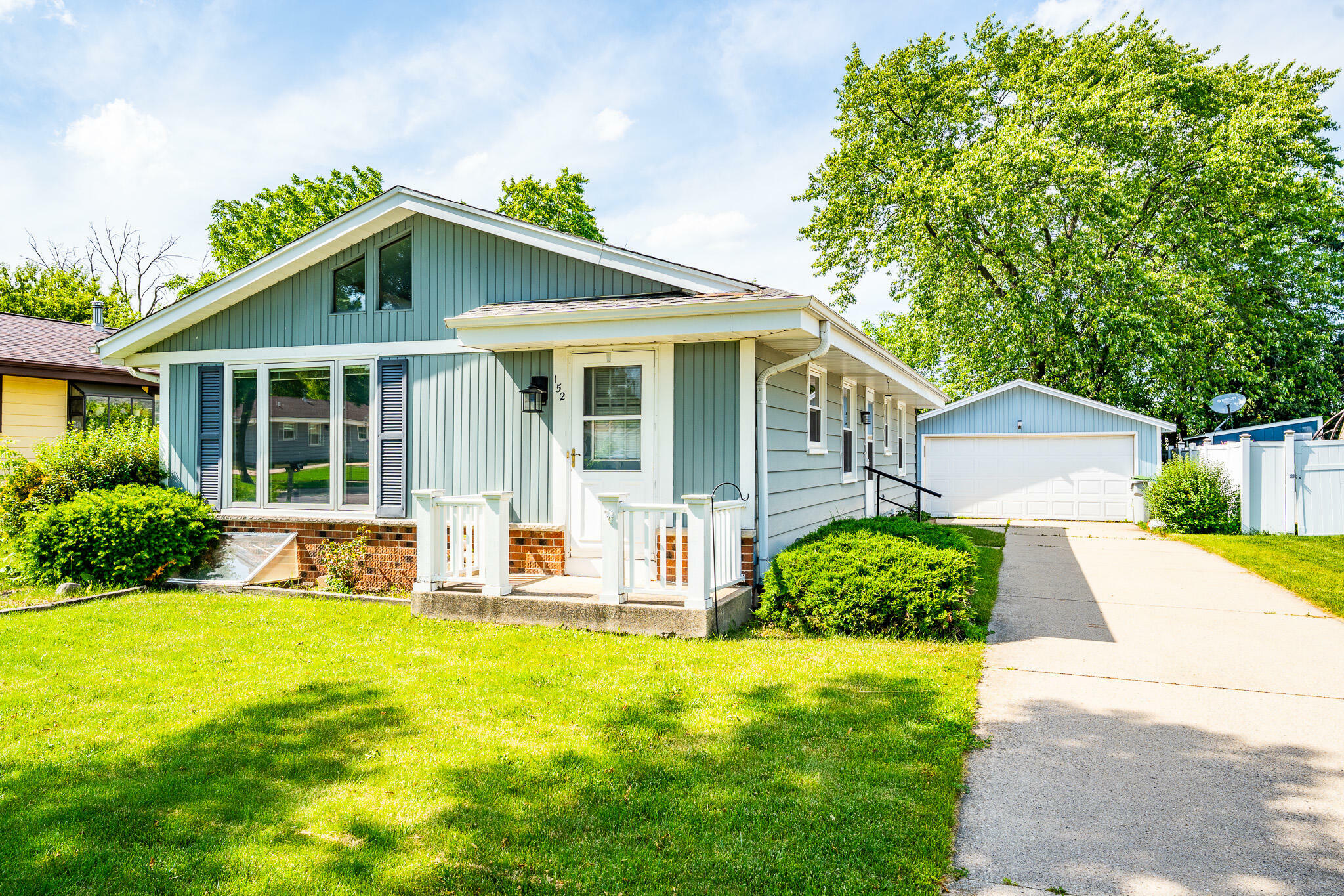 Property Photo:  152 W Goldleaf Ave  WI 53207 