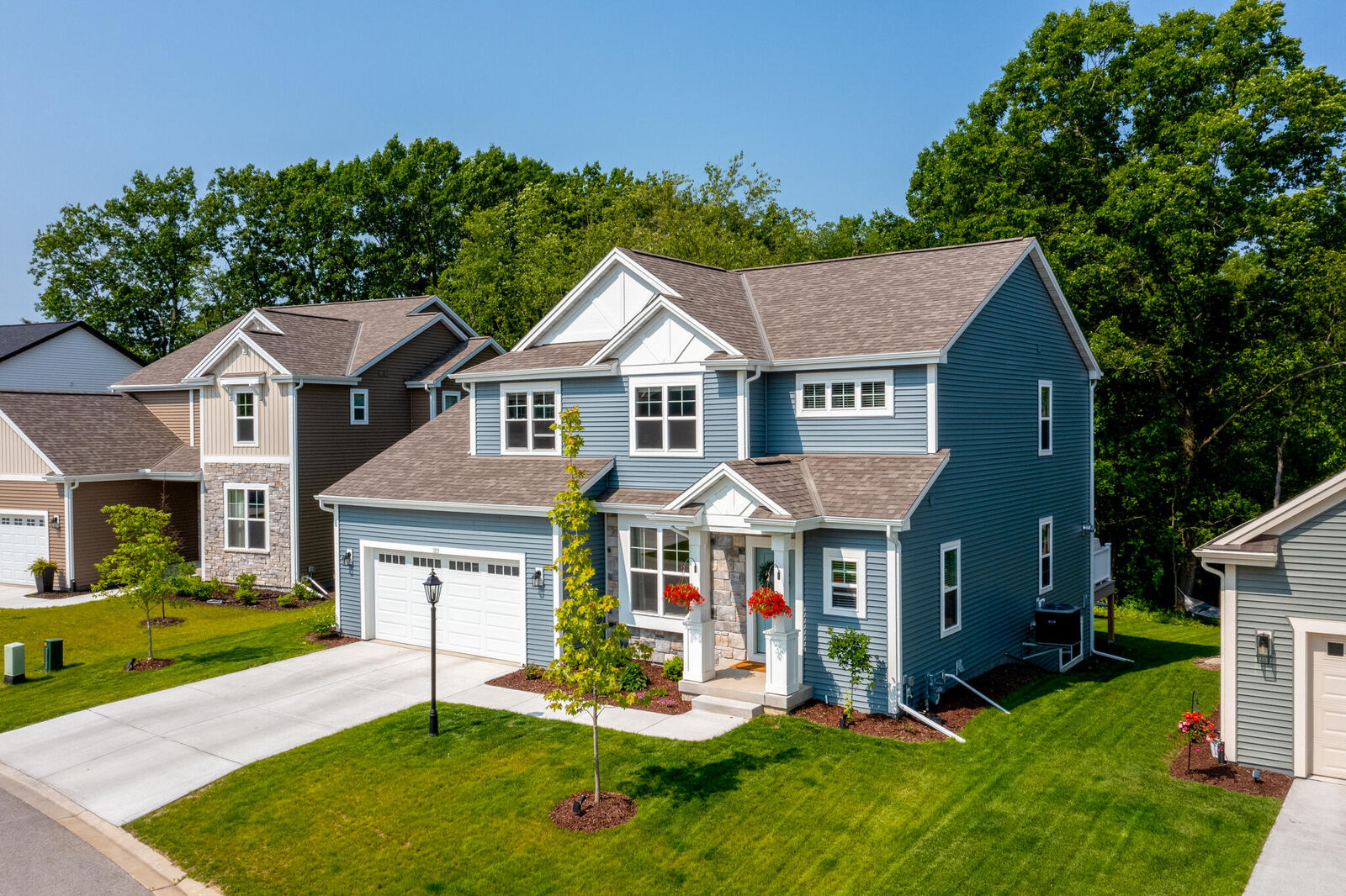 Property Photo:  309 Paradise Ct  WI 53029 