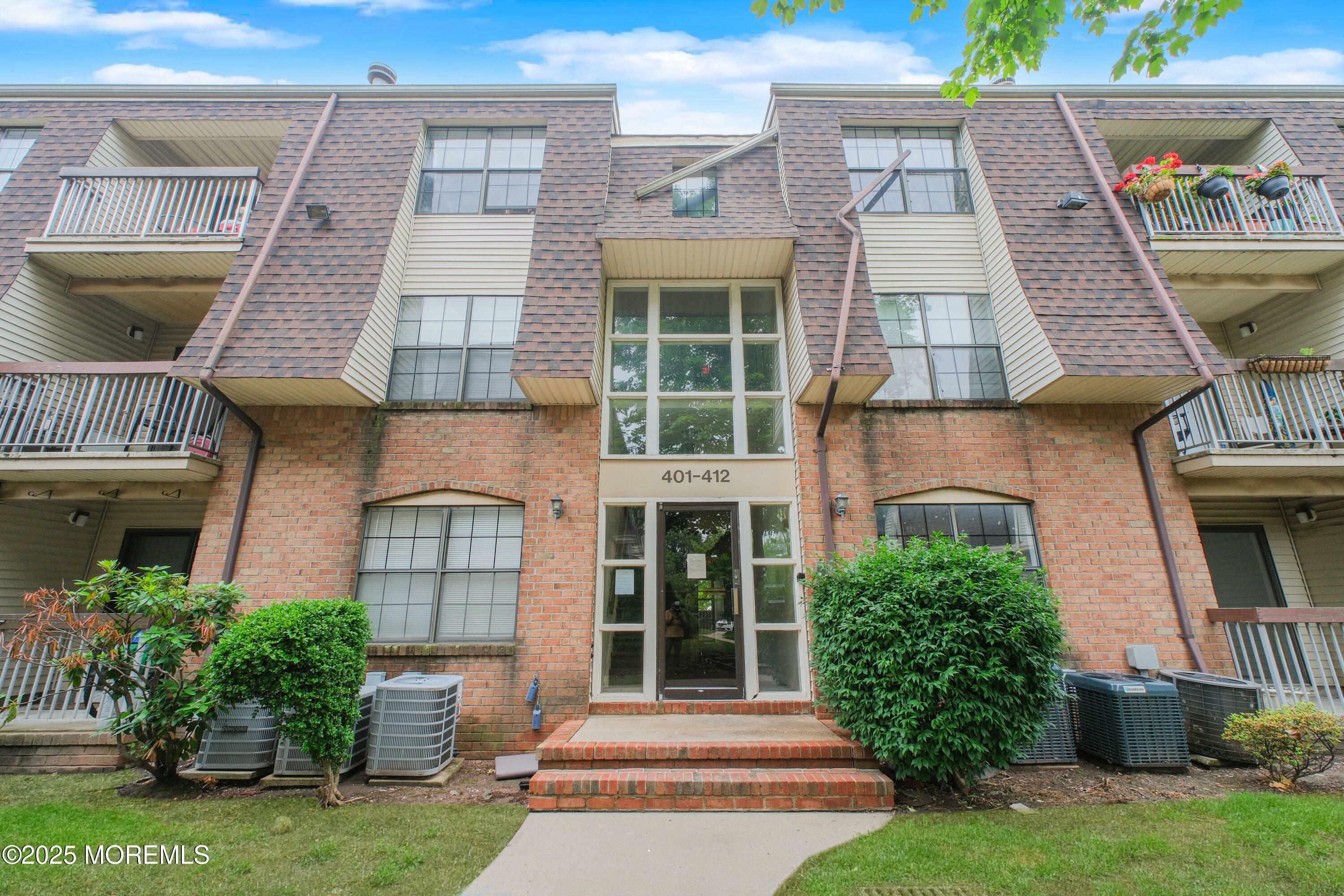 402 Hidden Village Drive 402  Perth Amboy NJ 08862 photo