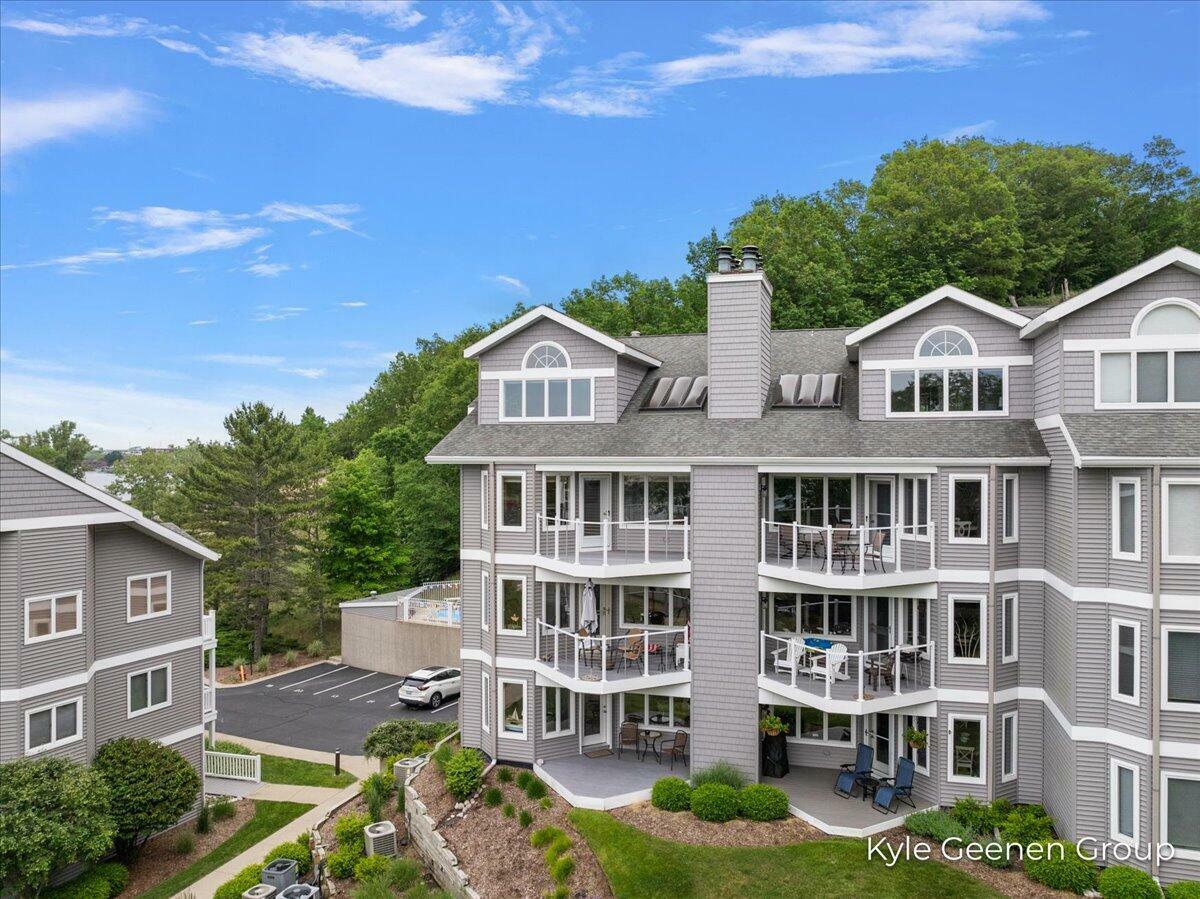 Property Photo: 810 S S Harbor Dr. Drive MI 49417