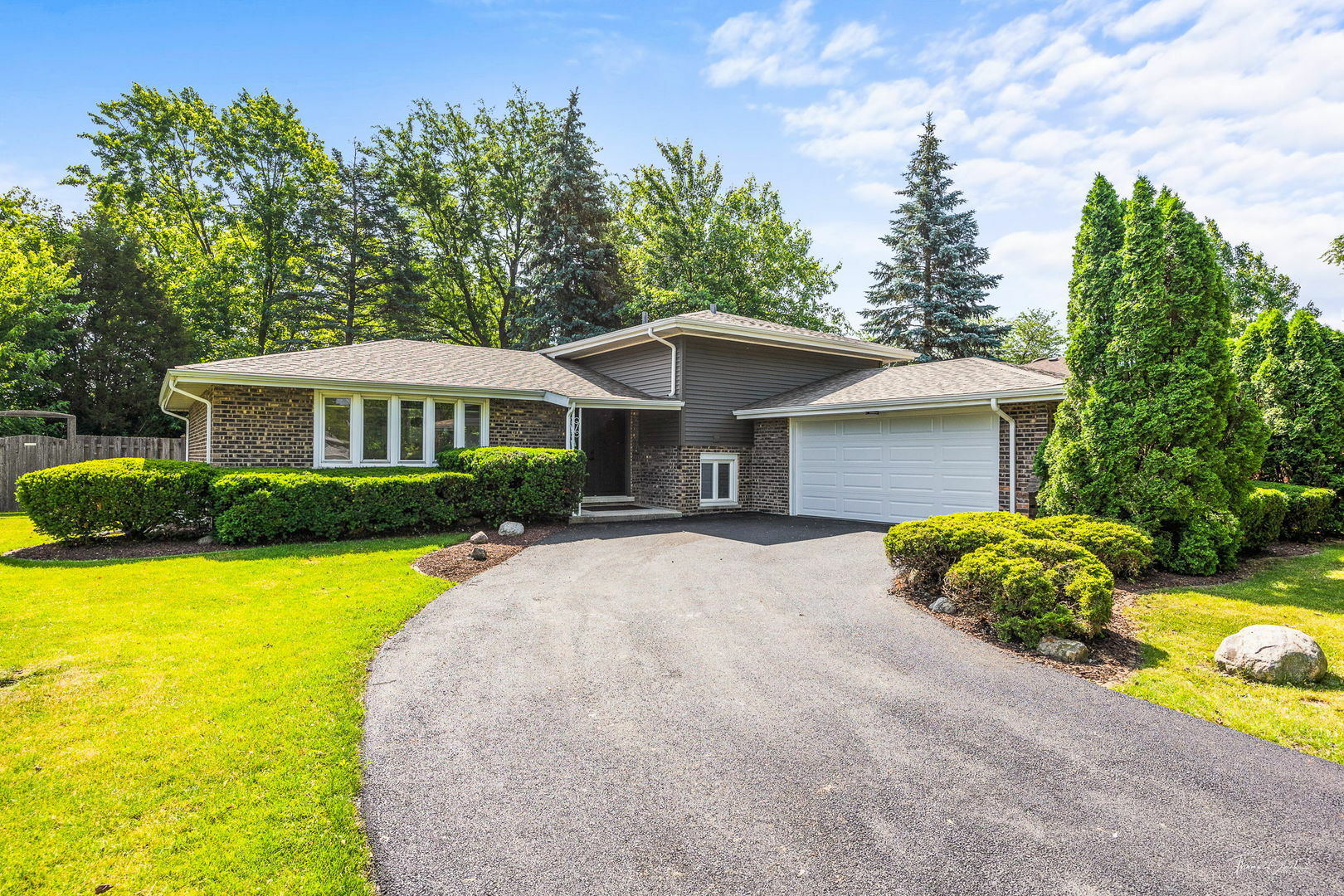Property Photo: 13741 S 85th Avenue IL 60462