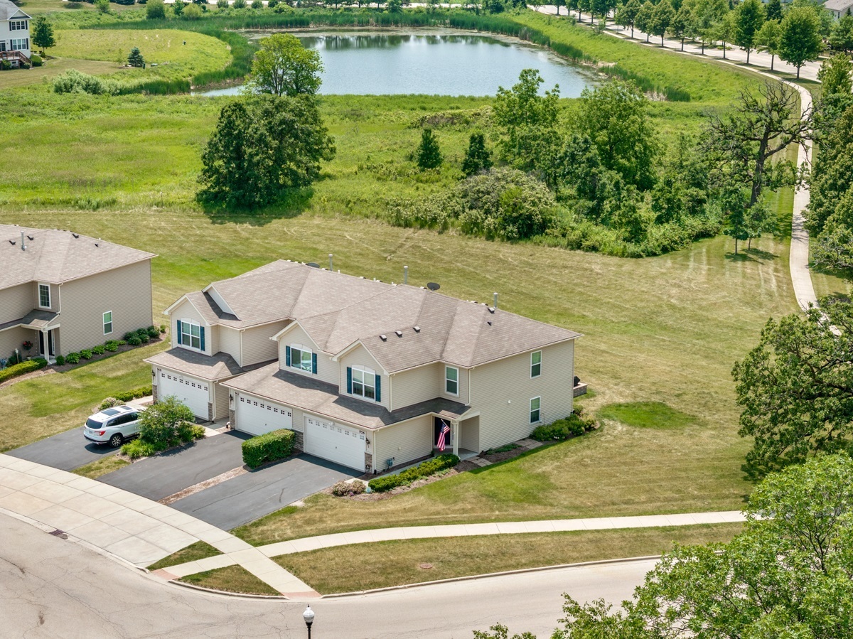 Property Photo: 956 Tuscany Trail IL 60140