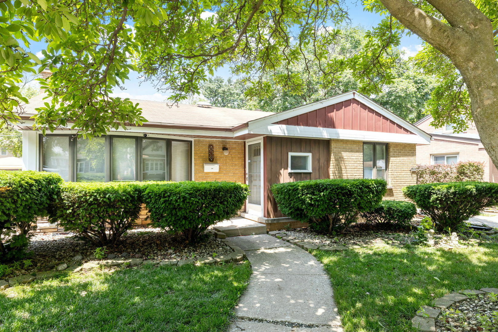 Property Photo:  508 Kemman Avenue  IL 60526 