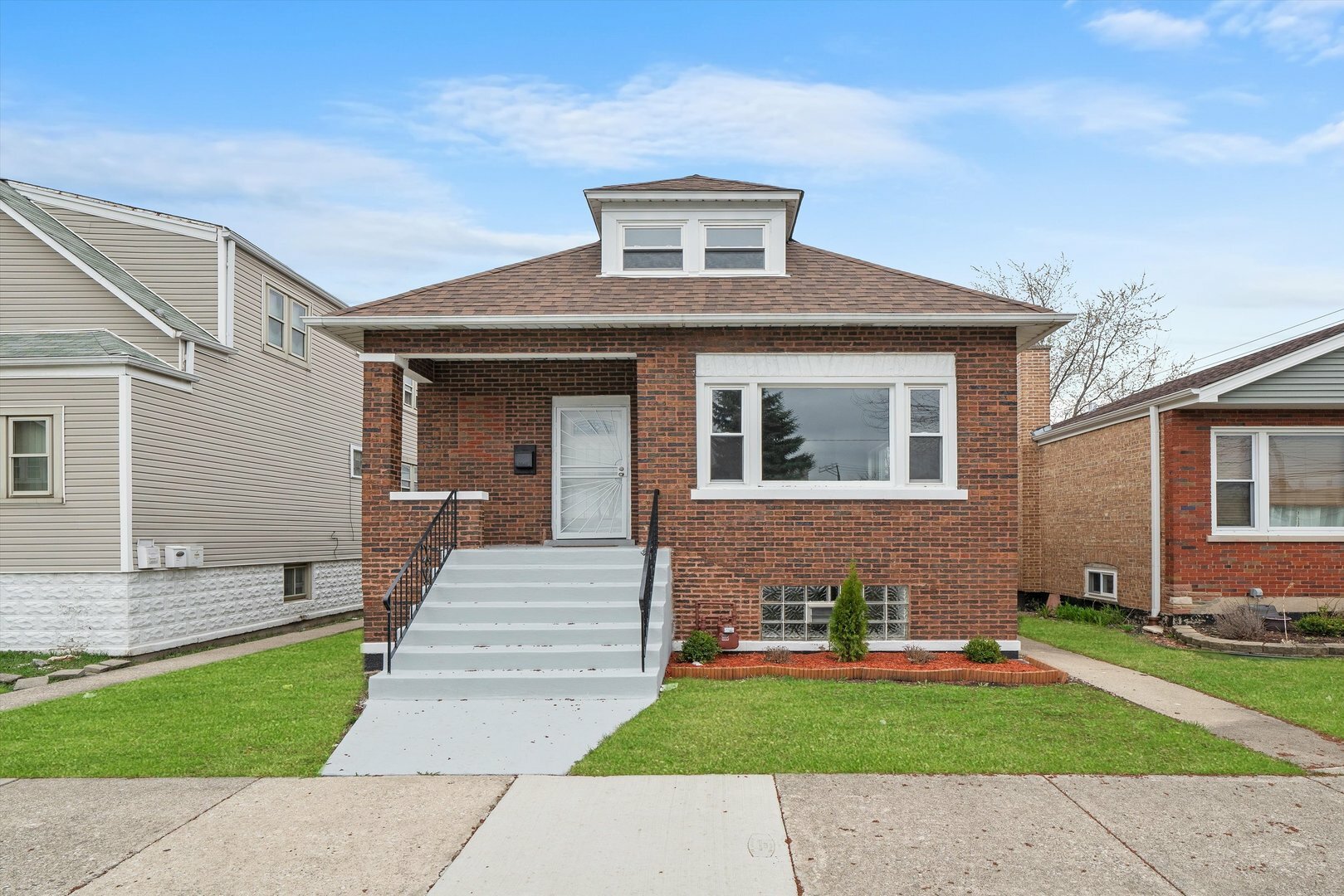 5237 S Long Avenue  Chicago IL 60638 photo