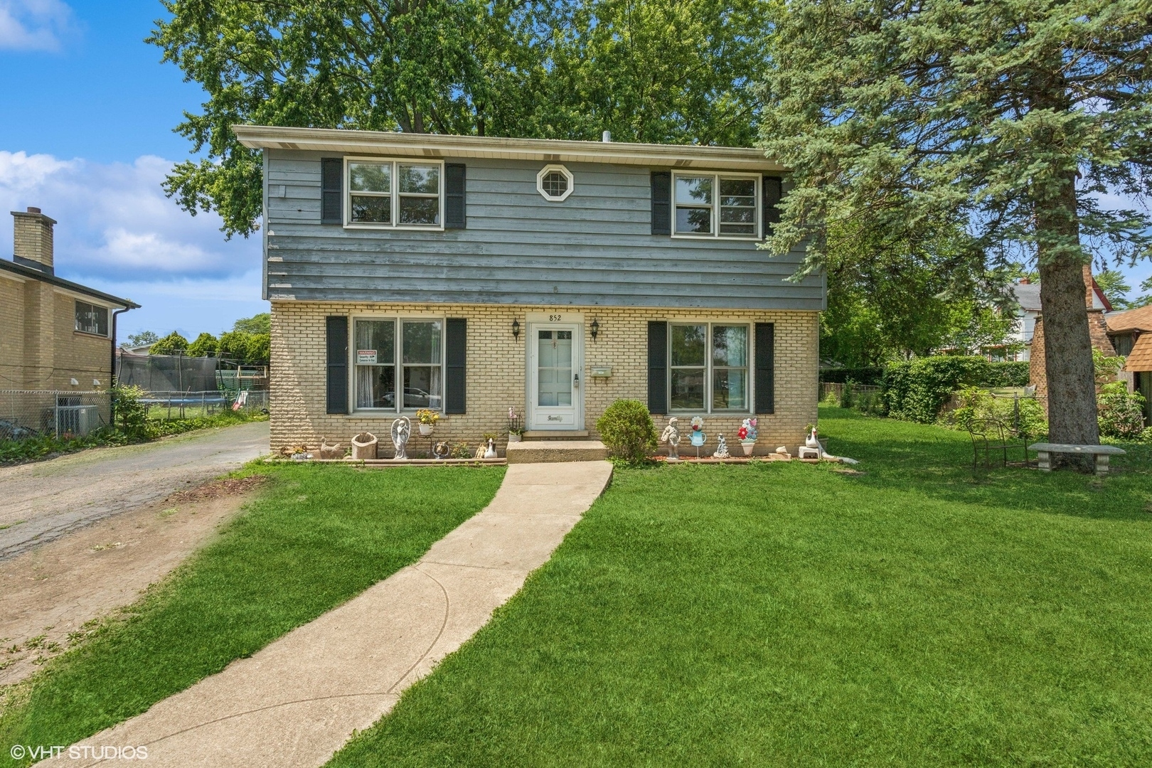 Property Photo: 852 Pamela Drive IL 60106
