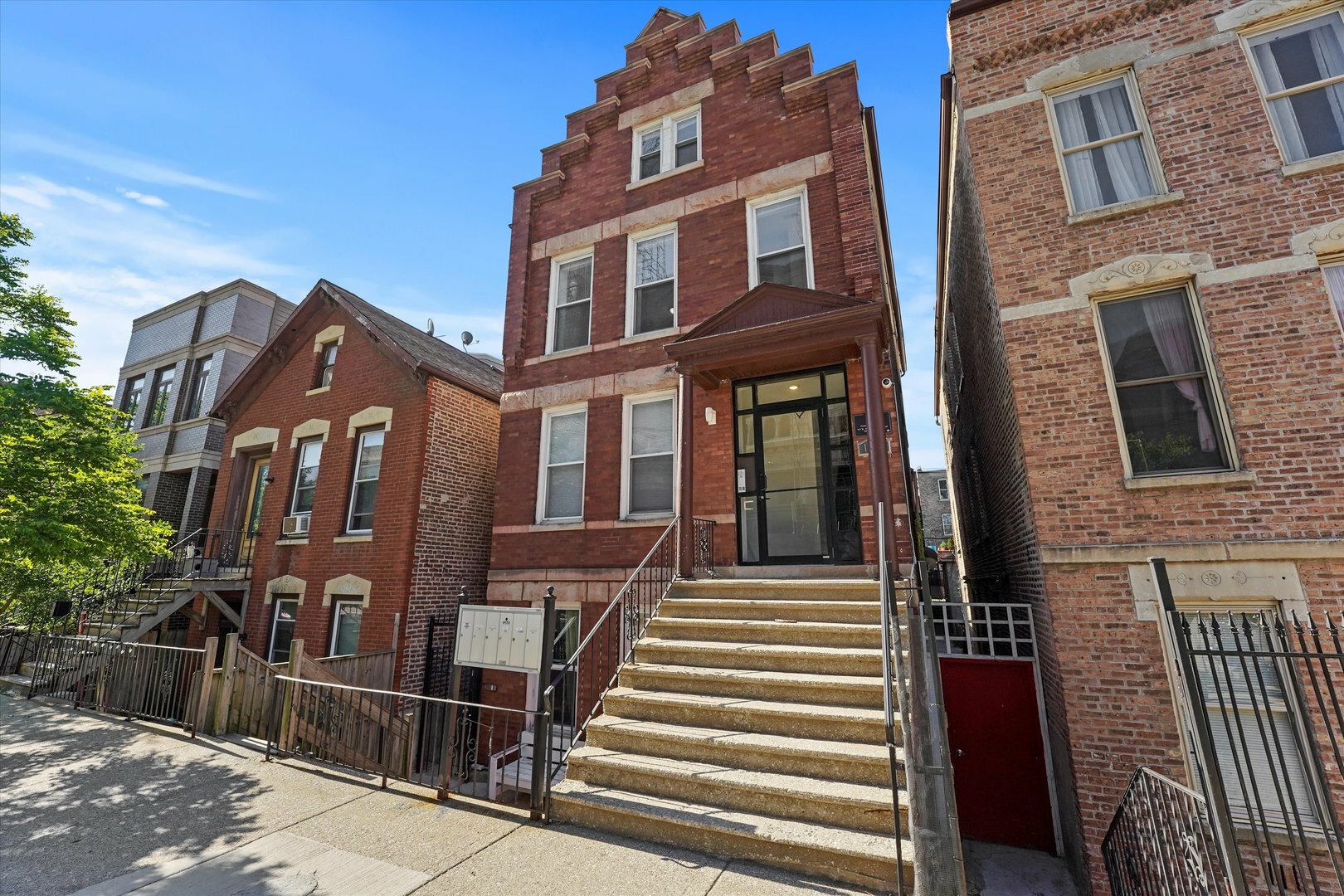 Property Photo: 1645 W 17th Street Ch1 IL 60608