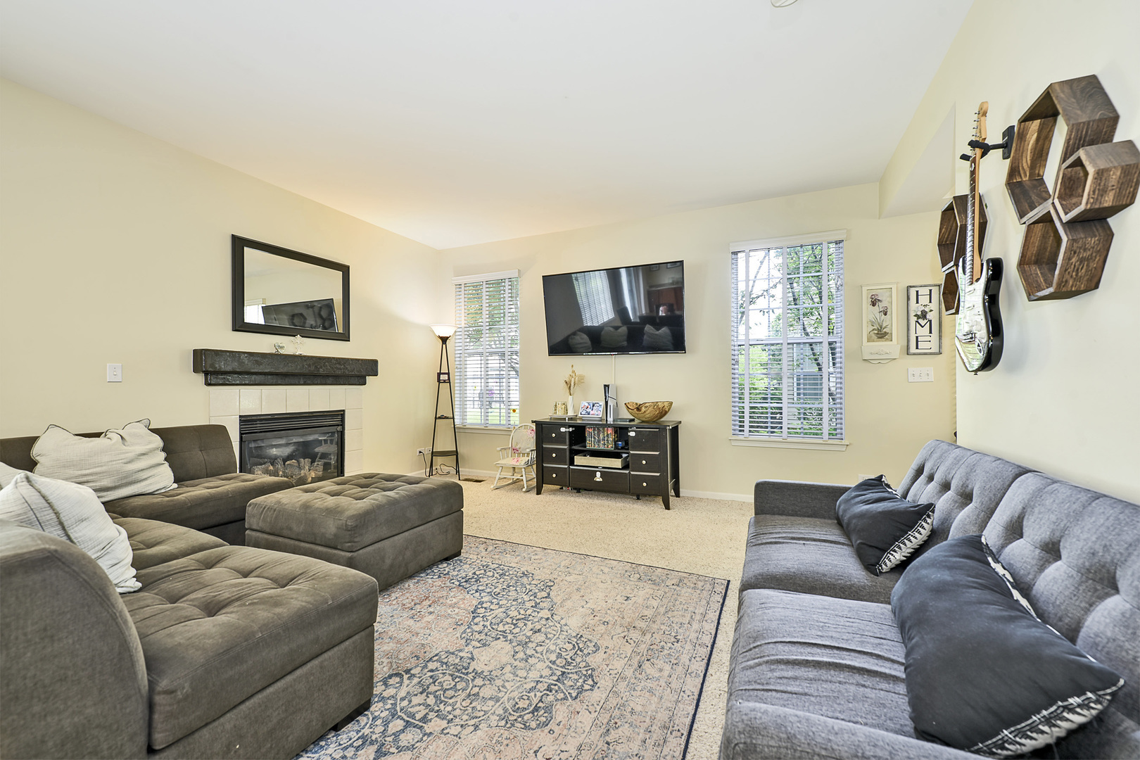 Property Photo: 2131 Claremont Lane IL 60156