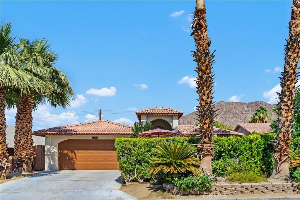 Property Photo: 53070 Avenida Vallejo CA 92253