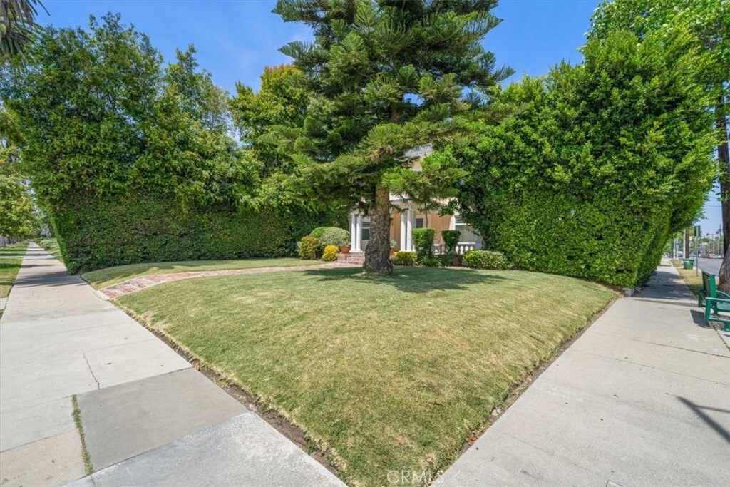 Property Photo: 268 S Norton Avenue CA 90004