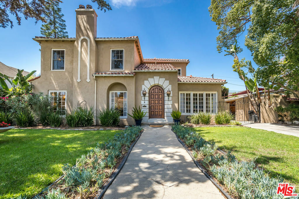 Property Photo:  1709 Buckingham Road  CA 90019 