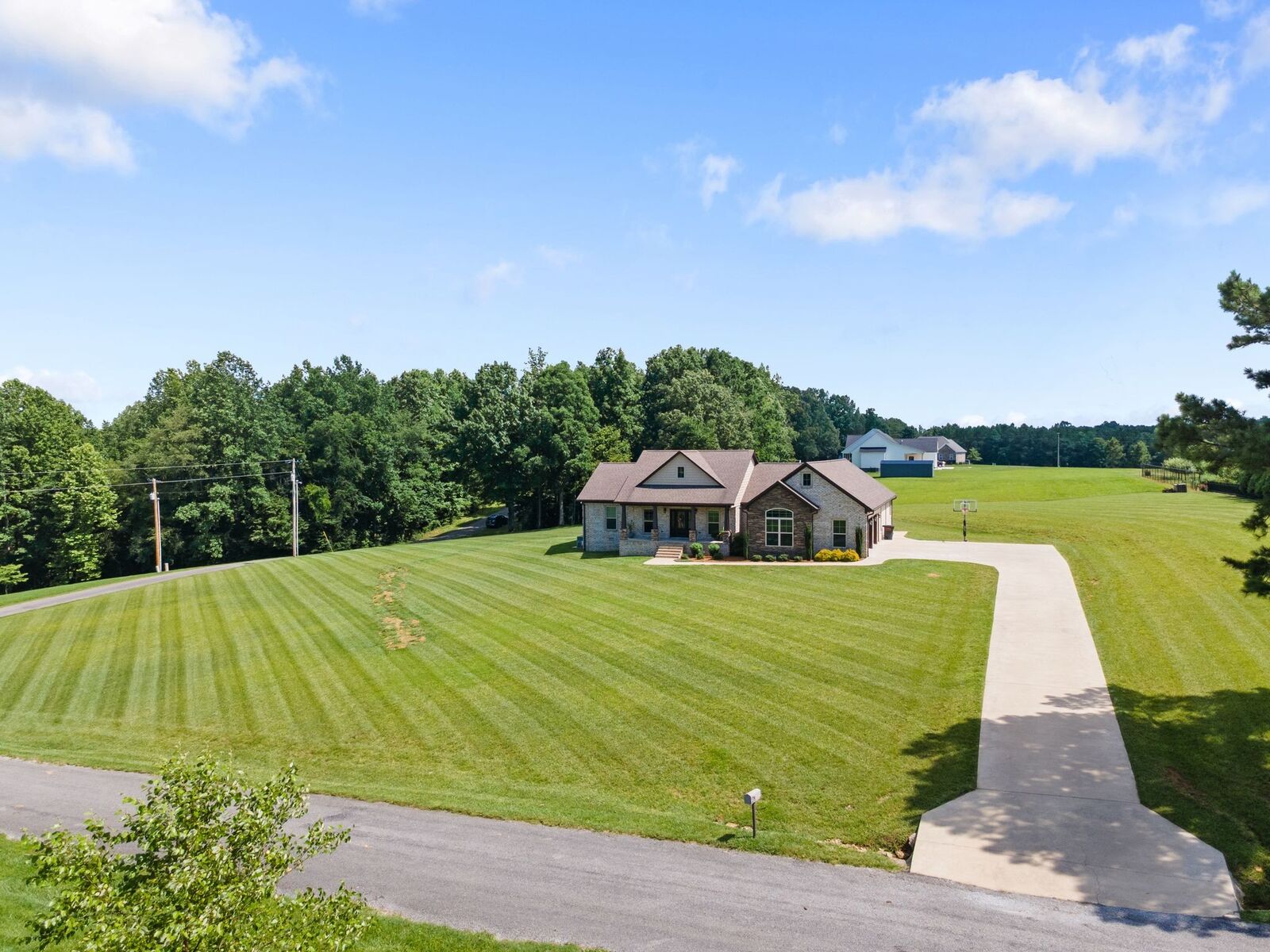 Property Photo: 268 Planters Cir TN 38468