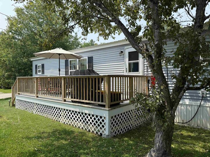 8 Sir Lancelot Drive  Exeter NH 03833 photo