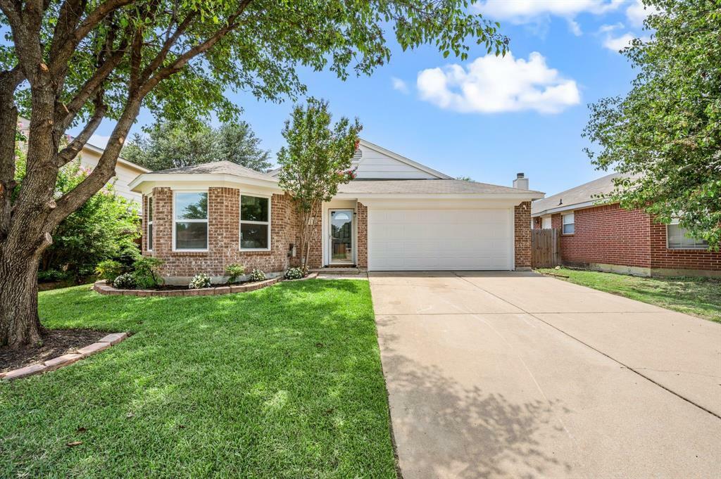 Property Photo: 812 Meadowlark Drive TX 76131
