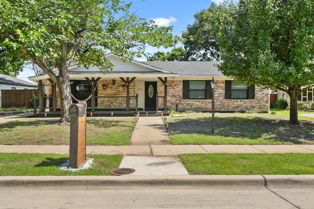 Property Photo: 2795 Beechmont Drive TX 75228