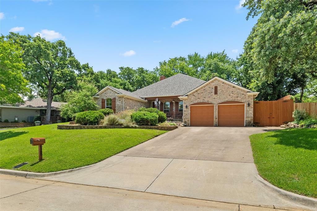 Property Photo: 628 Merrill Drive TX 76022