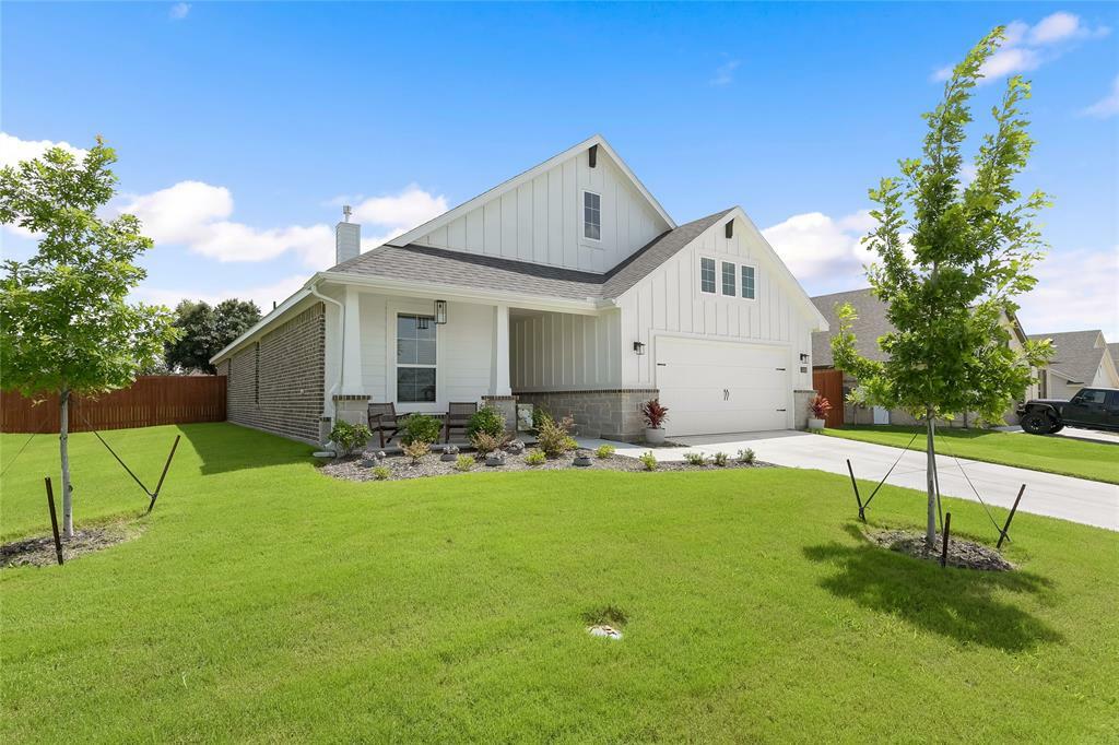 Property Photo: 1420 Whitetail Lane TX 76020