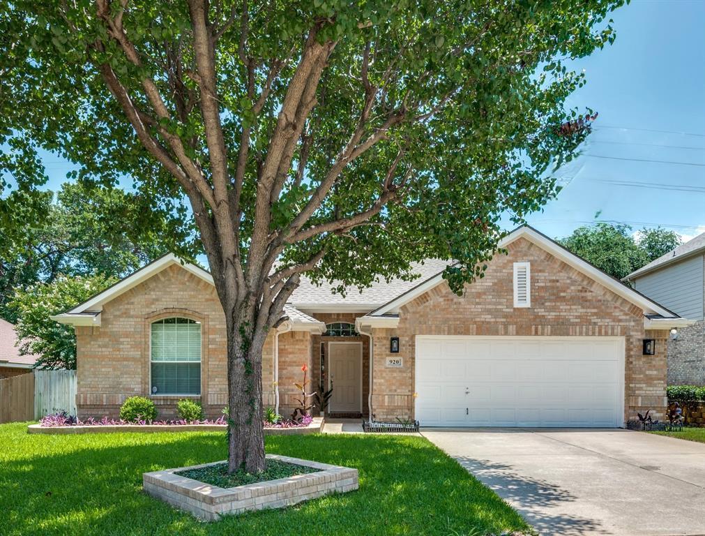 Property Photo: 920 Park Forest Drive TX 76053