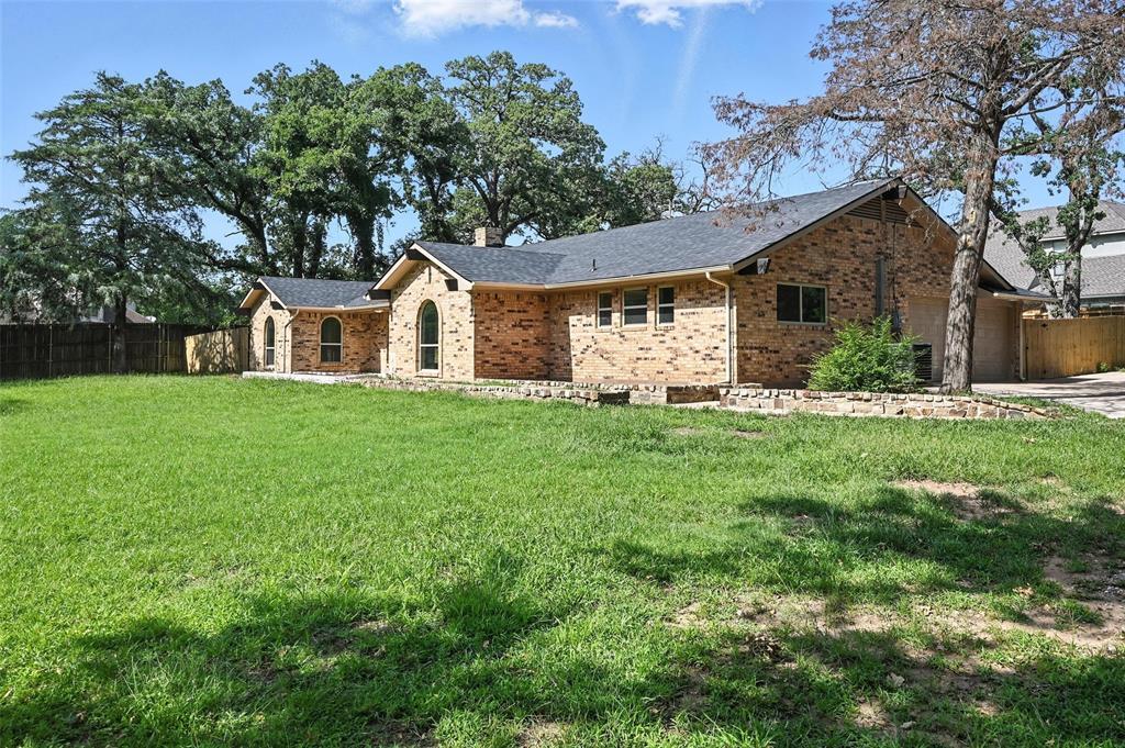 Property Photo: 1815 Nora Drive TX 76013