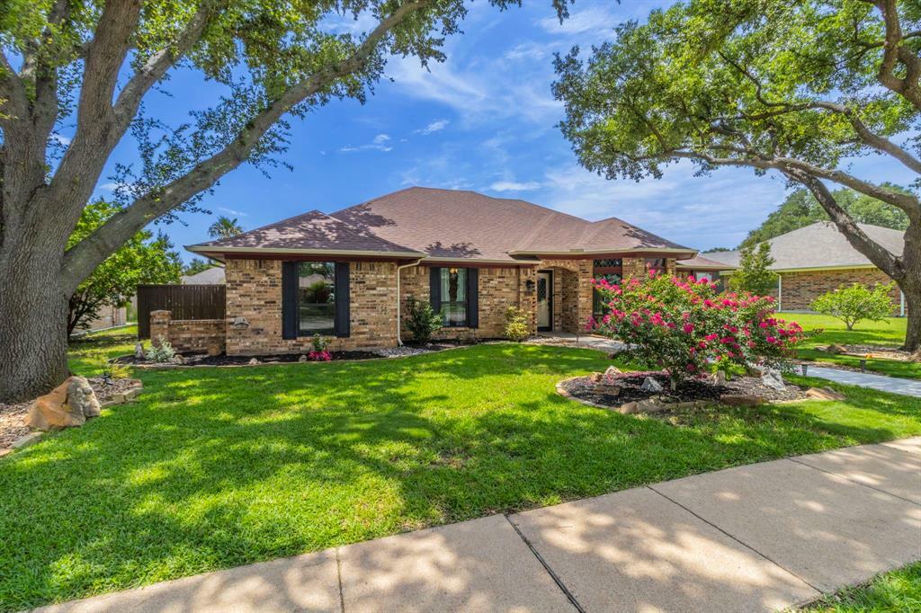Property Photo: 1614 Parkside Trail TX 75077